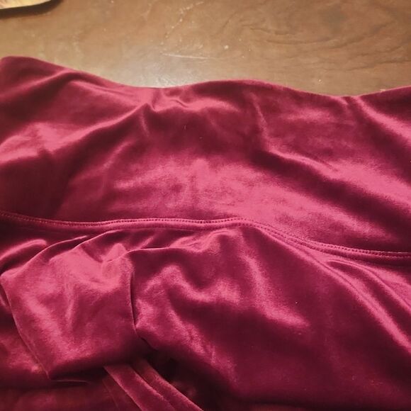 Spanx Women's Burgundy Velvet Velour Leggings Size L - Picture 10 of 10